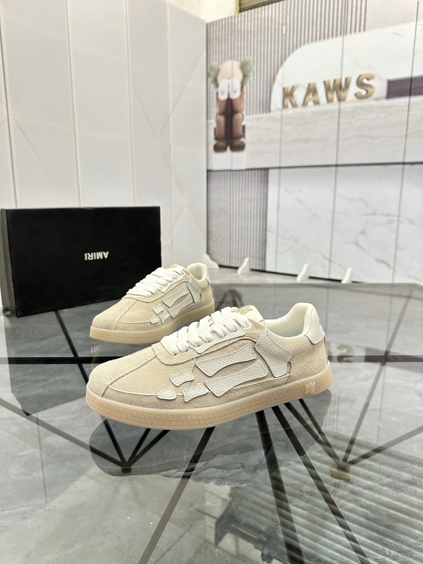 Men's shoes: 💰P420¥ Product trademark: AMIRI* "Amir*" low-top casual shoes Regular size: 38-45 (can be customized to 46) Product material: imported nubuck leather upper, breathable lining, original outsole. Number: 001